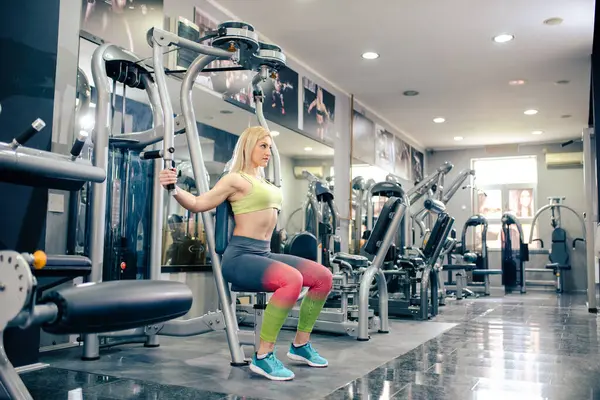 Beden eğitimi, makine üzerinde egzersiz.