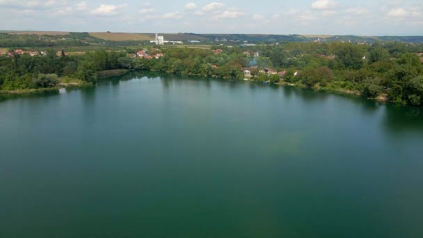 Dronové Záběry Jezera Saransko Jezero Městě Bela Crkva Srbsku — Stock video