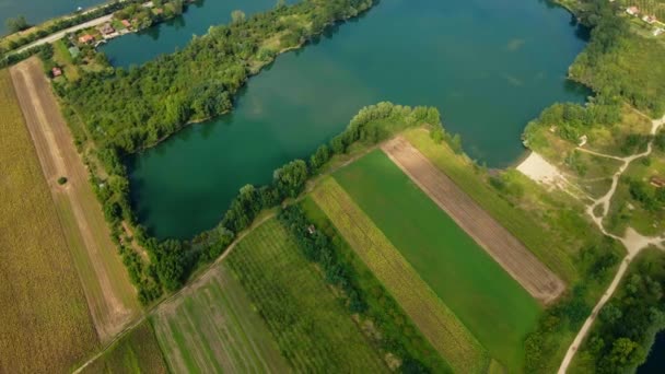 Drones Champs Agricoles Verts Milieu Lacs Bleus — Video