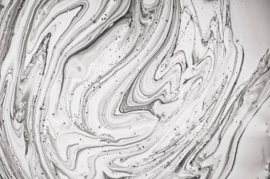 beyaz arkaplanda su sıçraması