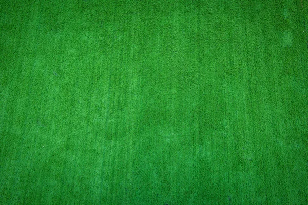 Astroturf rulosu ya da çimenlik arazi paspası suni çim futbol sahası, yeşil çimen arka plan.
