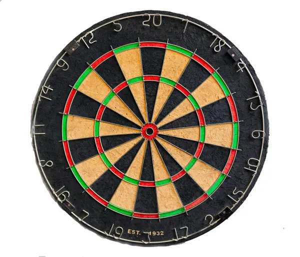 dart tahtası beyaz arkaplan altında izole