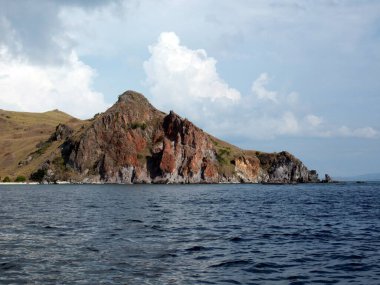 Komodo Adası, Endonezya 'ya yaklaşan kötü hava koşullarıyla Ulusal Parkı sallıyor. Yüksek kalite fotoğraf