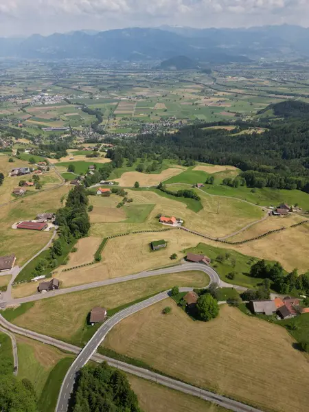 Rheintal Stoss Caddesi 'ndeki İsviçre Apenzellerland Geçidi üzerindeki manzara manzarası. Yüksek kalite 4k görüntü