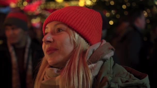Alegre Sorpresa Cara Las Chicas Mercado Navidad Humor Navidad — Vídeos de Stock