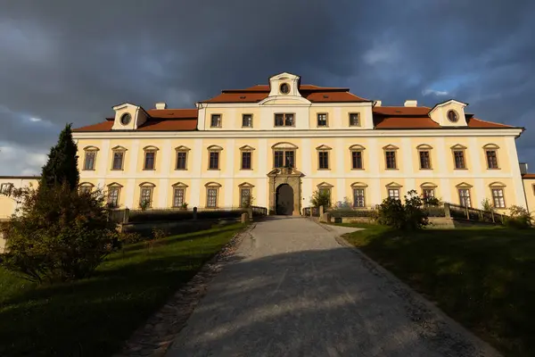 Gün batımında Barok Kalesi