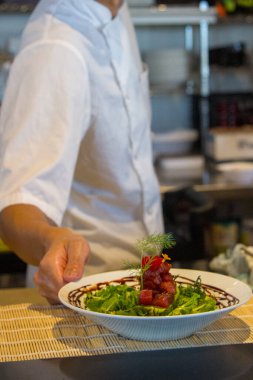 Ton balıklı Avokado Salatası