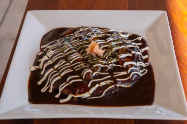 Şef Okonomiyaki 'ye Japon pizzası yaptı.