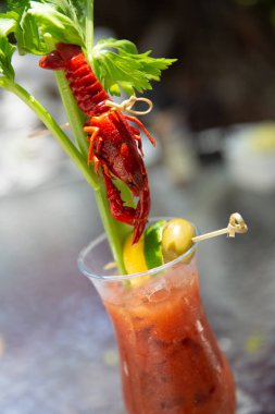 Kereviz ve süslemeli Kanlı Mary.