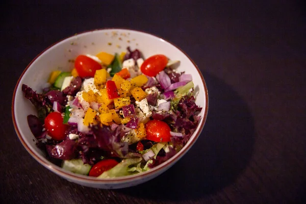 Kleiner Griechischer Salat Als Erster Gang — Stockfoto