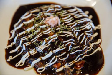 Şef Okonomiyaki 'ye Japon pizzası yaptı.