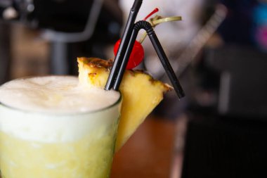 Pineapple 'lı Pina Colada. Yeni yapılmış.
