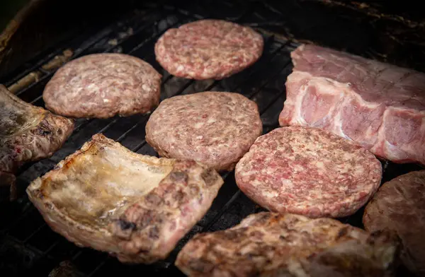 Ребра Гамбургеры Гриле Июля — стоковое фото