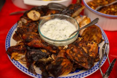 Yoğurt soslu Hint Tandır Tavuğu