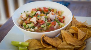 Ceviche deniz kabuğu Belize 'de yemeğe hazır.