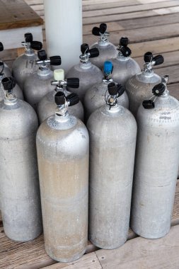 Dalış tüpleri tur için hazır.