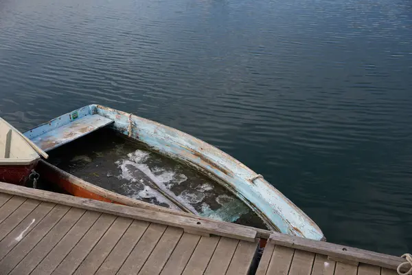 Verlassenes Boot Versinkt Wasser — Stockfoto