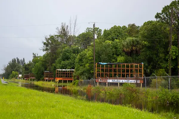 Billboardy Zniszczone Przez Huragan Elsa Północnym Fort Myers — Zdjęcie stockowe