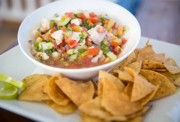 Bir Belizya yemeği - Deniz kabuğu Ceviche