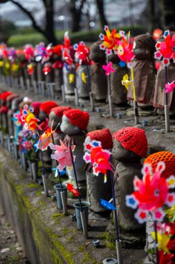 Japonya 'da Budist Jizo Heykelleri