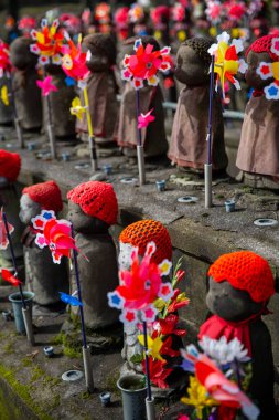 Japonya 'da Budist Jizo Heykelleri