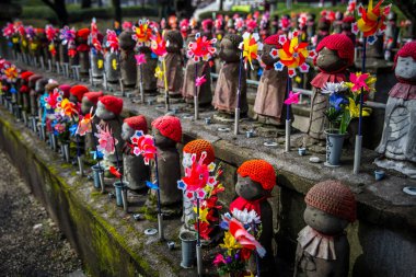 Japonya 'da Budist Jizo Heykelleri