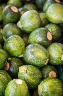 Markette bir grup Organik Cüce Kabağı