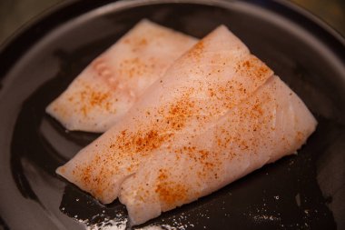 Cajun çeşnili porsiyonlu Red Snapper Filets