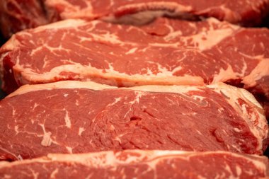 Taze New York Şeritleri Kasapta