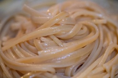 Sossuz fırında makarna.