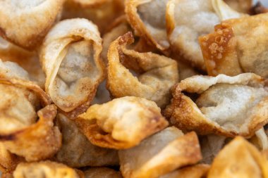 Bir parti için çok fazla taze kızarmış Wonton.