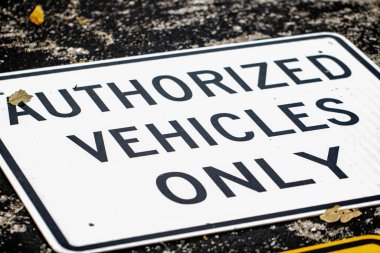 Yetkili Araçlar Sadece Yerde İmzala