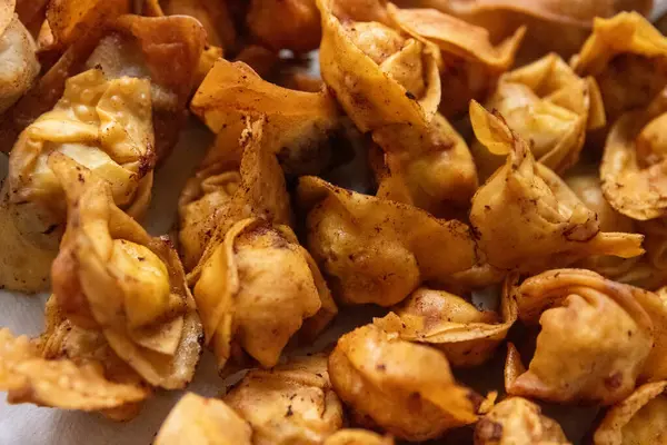 stock image Freshly Fried Chicken Wontons Served