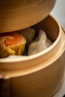 Dim Sum hamur tatlısı gösteriyor.