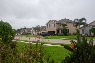 Kenar mahalle Milton Kasırgası için hazırlandı