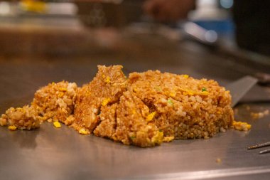 Japon Biftek Evi 'nde kızarmış pirinç.