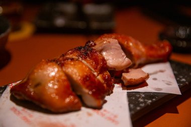Japon usulü Kum Izgara Tavuk Bacağı ve Bacağı