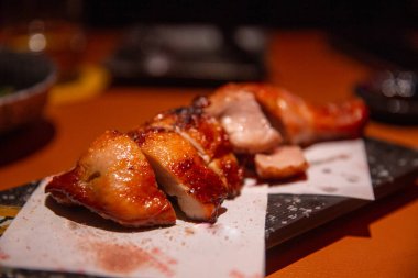 Japon usulü Kum Izgara Tavuk Bacağı ve Bacağı