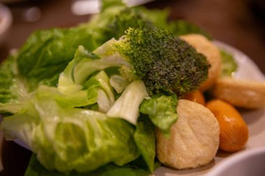 Shabu Shabu sebze ve deniz ürünleri lezzetleri