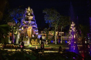 Ubud, Endonezya 'nın merkezinde Nilüfer Kafe