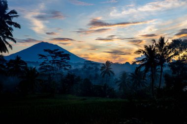 Sunrise 'da Agung Dağı. Endonezya, Bali 'de