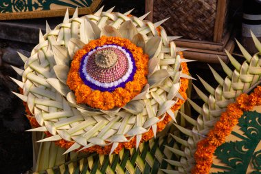 Bir Hindu düğünü için Endonezya Kutlama Dekorasyonu hazırlanıyor