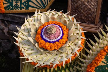 Bir Hindu düğünü için Endonezya Kutlama Dekorasyonu hazırlanıyor