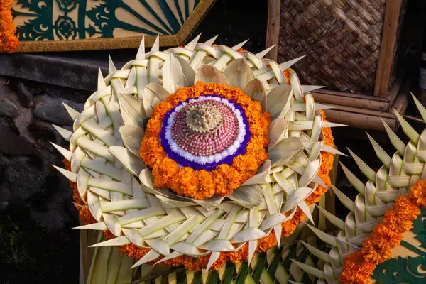 Bir Hindu düğünü için Endonezya Kutlama Dekorasyonu hazırlanıyor