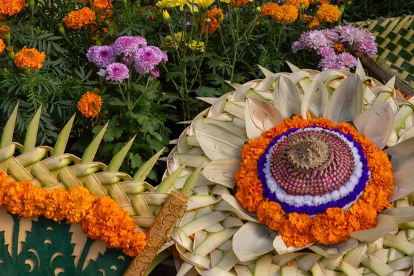 Bir Hindu düğünü için Endonezya Kutlama Dekorasyonu hazırlanıyor