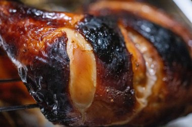 Pişmiş Soya Sosu Tavuk Bacağı yakın çekim