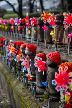 Tokyo Jizo Heykelleri Tokyo, Japonya 'da kışın