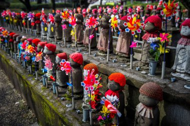 Tokyo Jizo Heykelleri Tokyo, Japonya 'da kışın