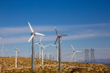 Rüzgar türbinleri elektrik enerjisi üretiyor