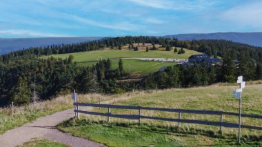 Blick in Tal von Aussichtsturm